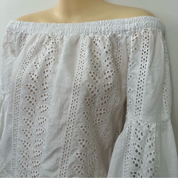 Express White Off Shoulder Eyelet Bell Sleeve Top size XXS - Picture 4 of 5